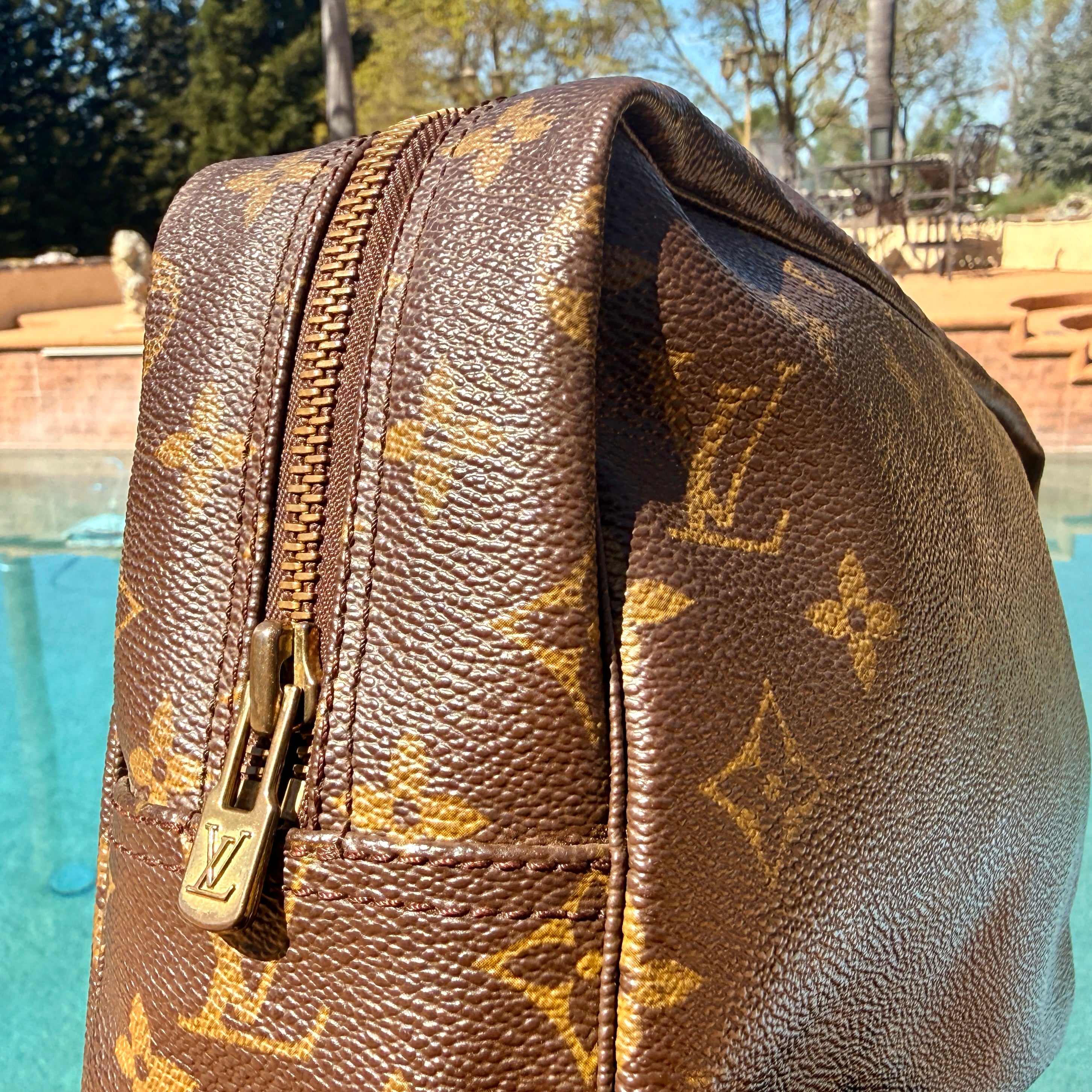 Louis Vuitton	Vintage Monogram Trouse Toilette 28