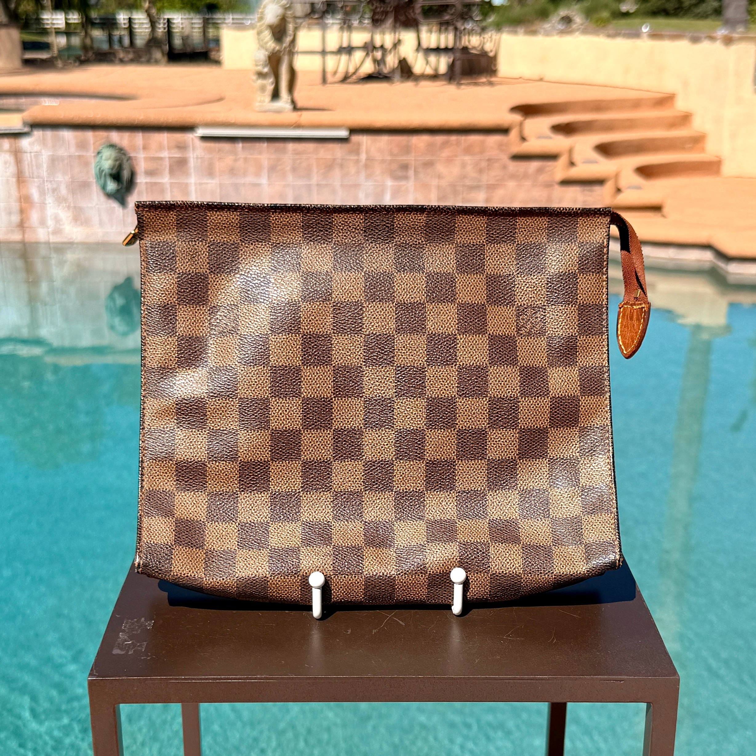 Louis Vuitton	Damier Ebene Clutch Toiletry