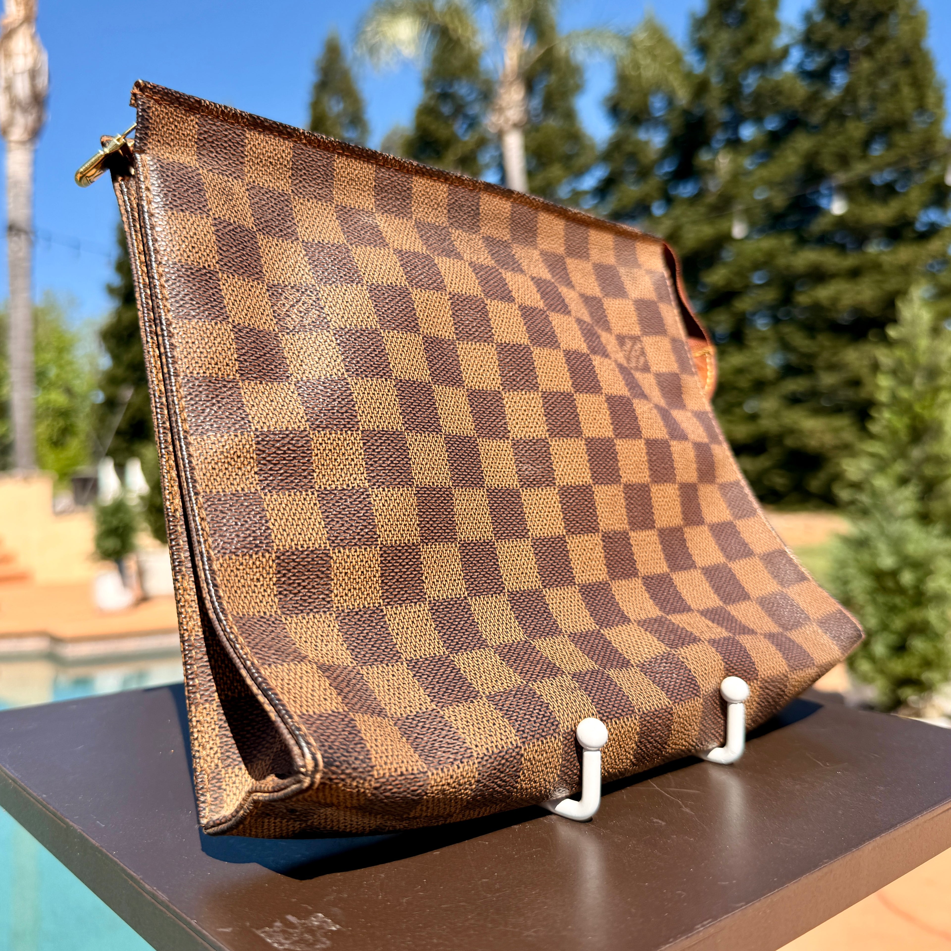 Louis Vuitton	Damier Ebene Clutch Toiletry