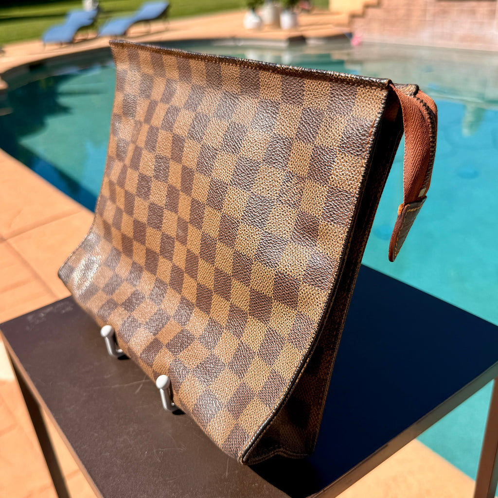 Louis Vuitton	Damier Ebene Clutch Toiletry
