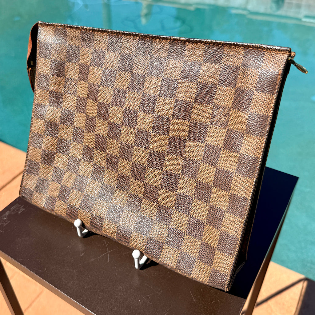Louis Vuitton	Damier Ebene Clutch Toiletry
