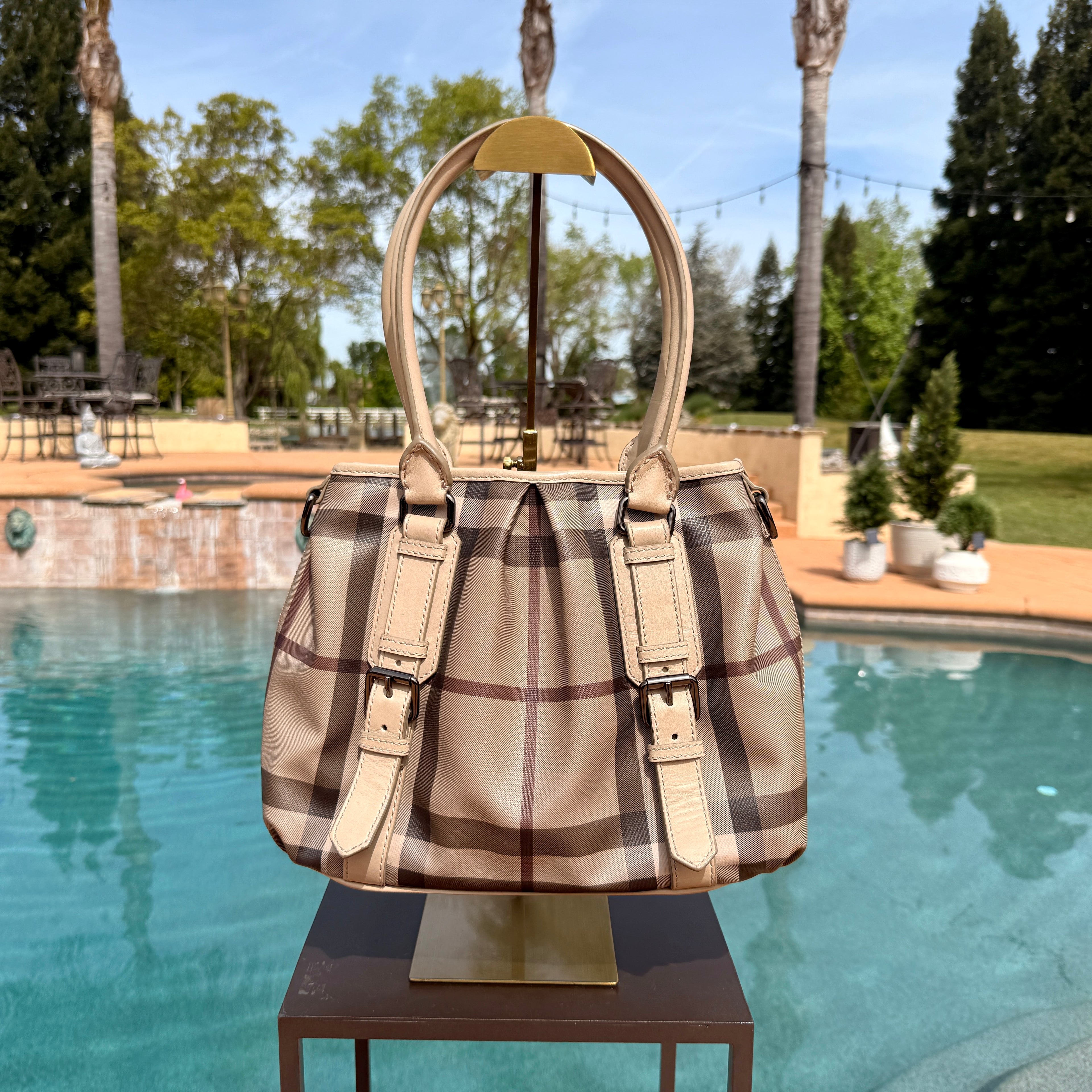 Burberry	Vintage Checkered Shoulder Bag Medium