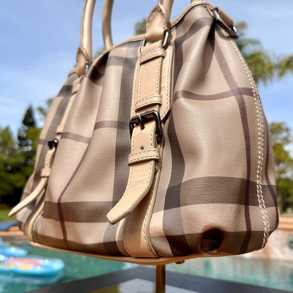 Burberry	Vintage Checkered Shoulder Bag Medium