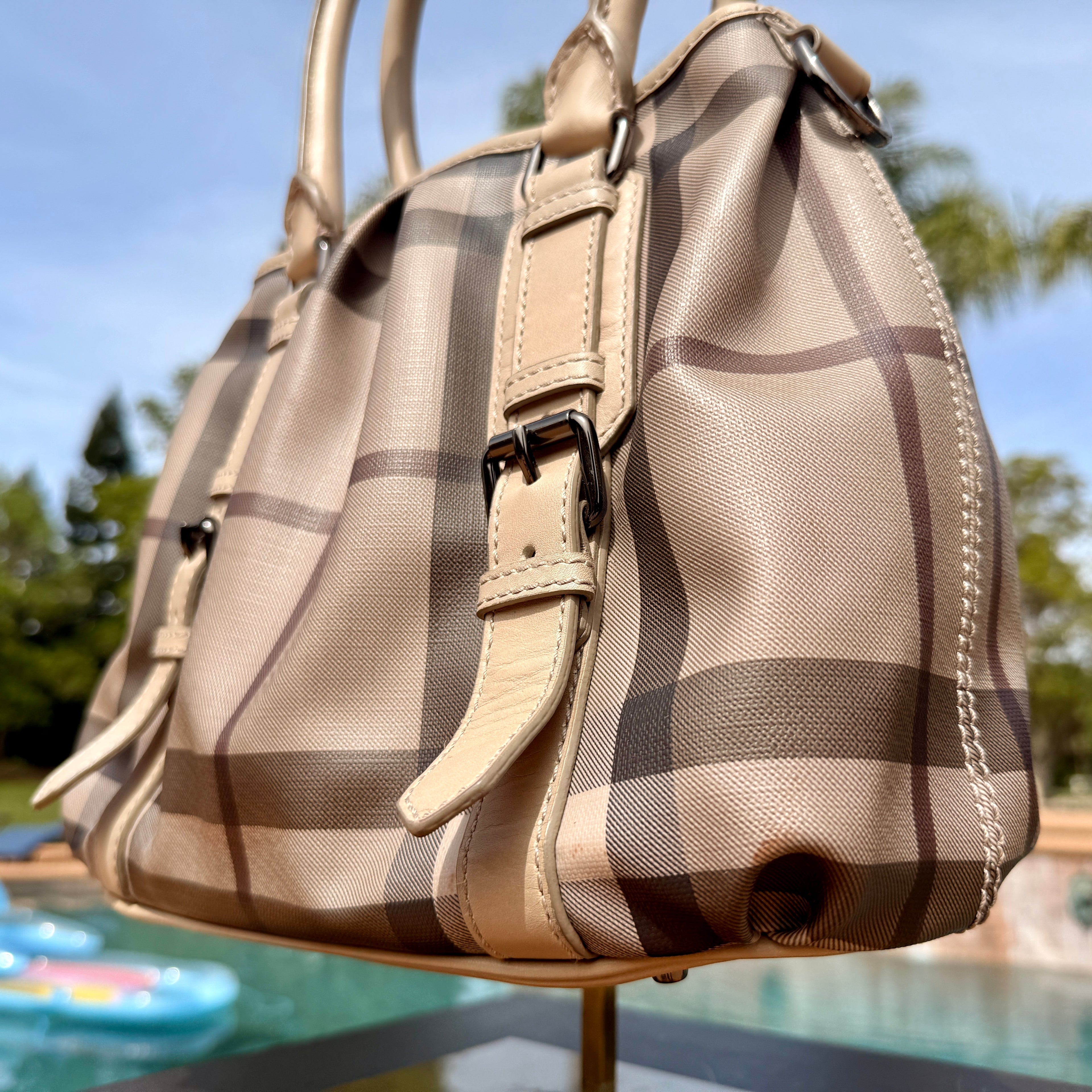 Burberry	Vintage Checkered Shoulder Bag Medium